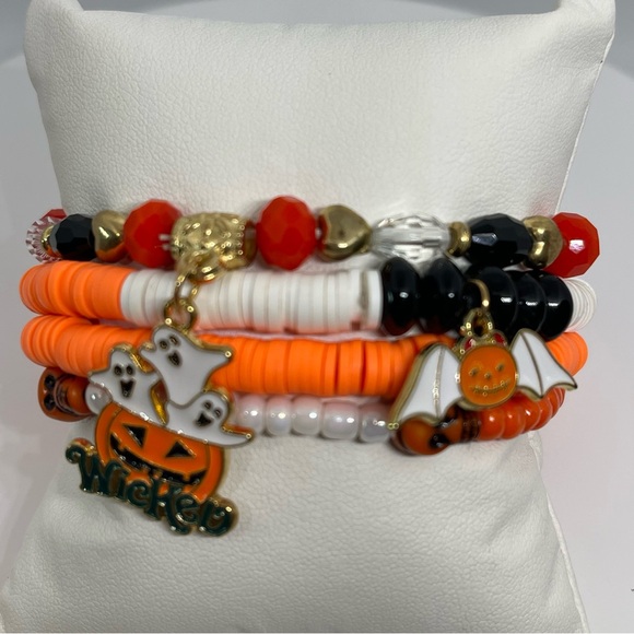 4 Halloween themed stackable bracelets with charms & beads - Picture 10 of 13